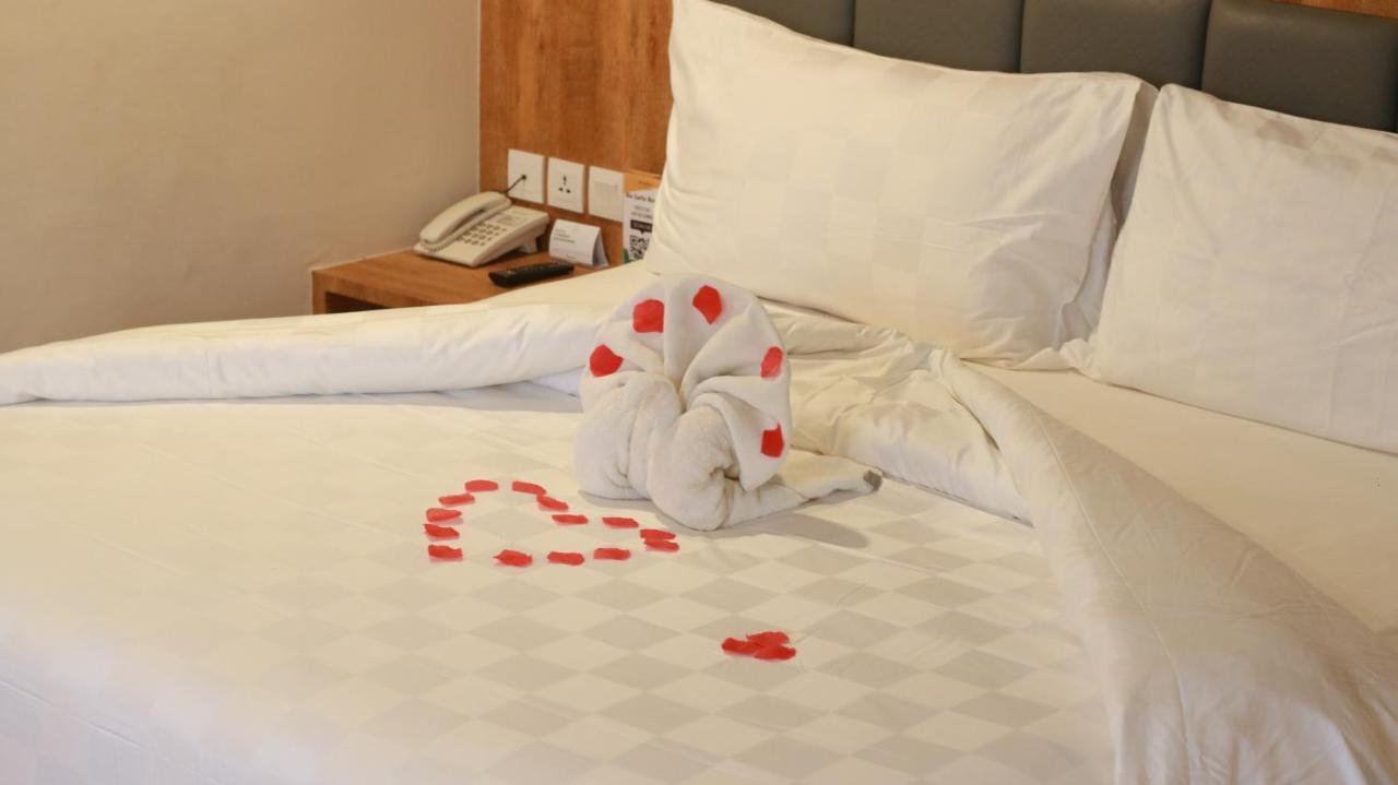 נגויה Beverly Hotel Batam מראה חיצוני תמונה