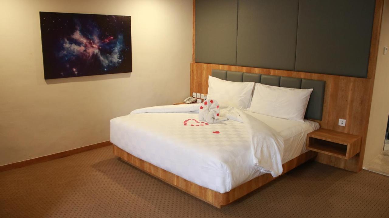 נגויה Beverly Hotel Batam מראה חיצוני תמונה