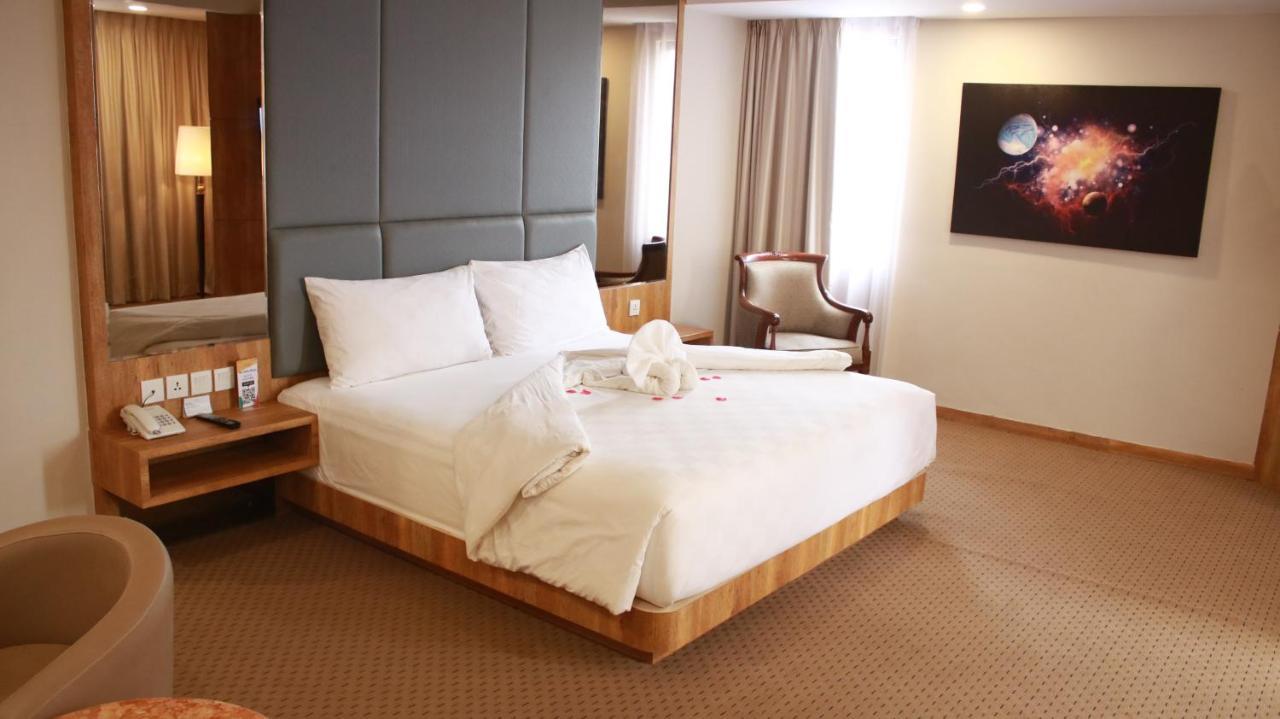 נגויה Beverly Hotel Batam מראה חיצוני תמונה
