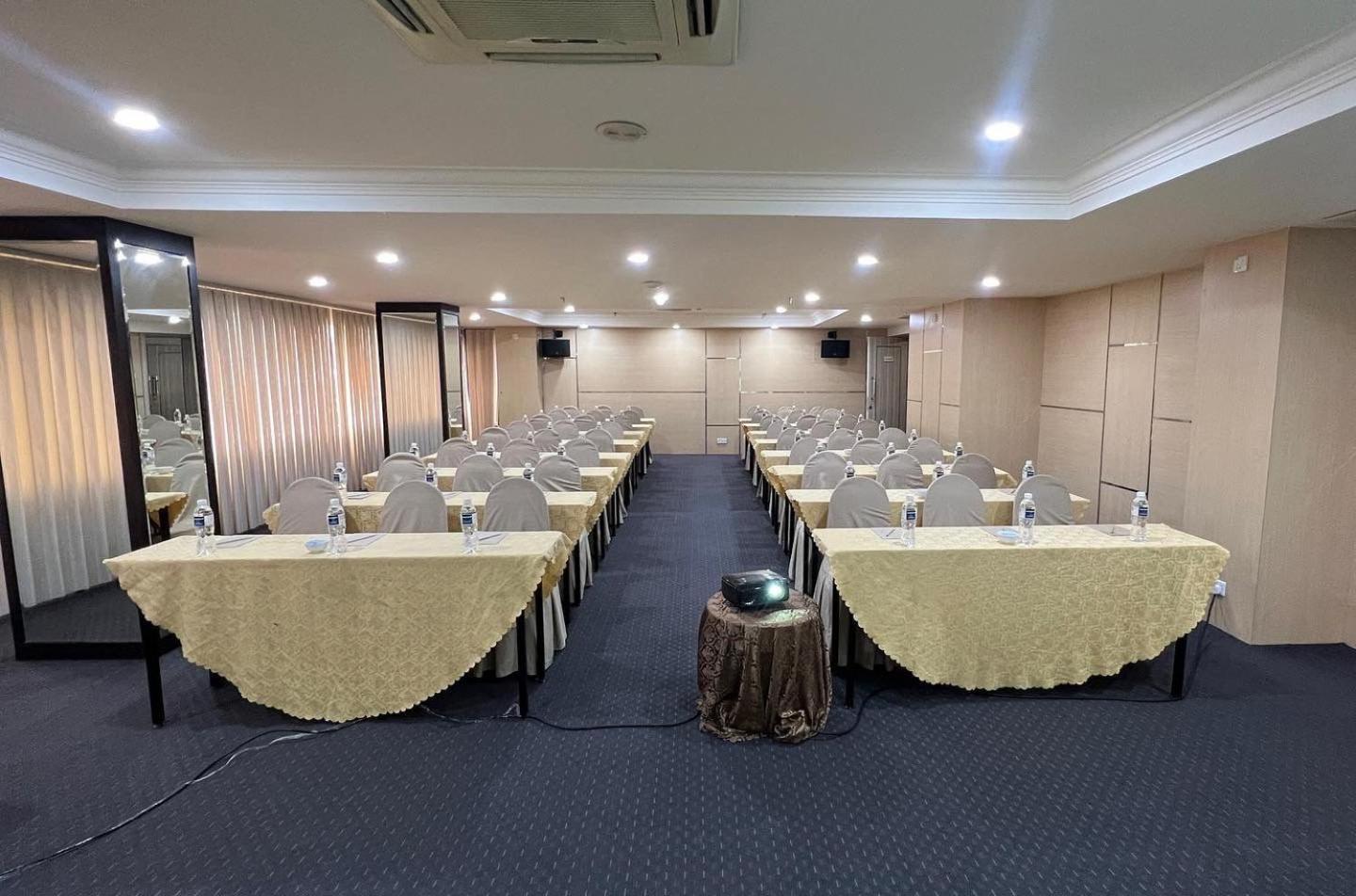 נגויה Beverly Hotel Batam מראה חיצוני תמונה