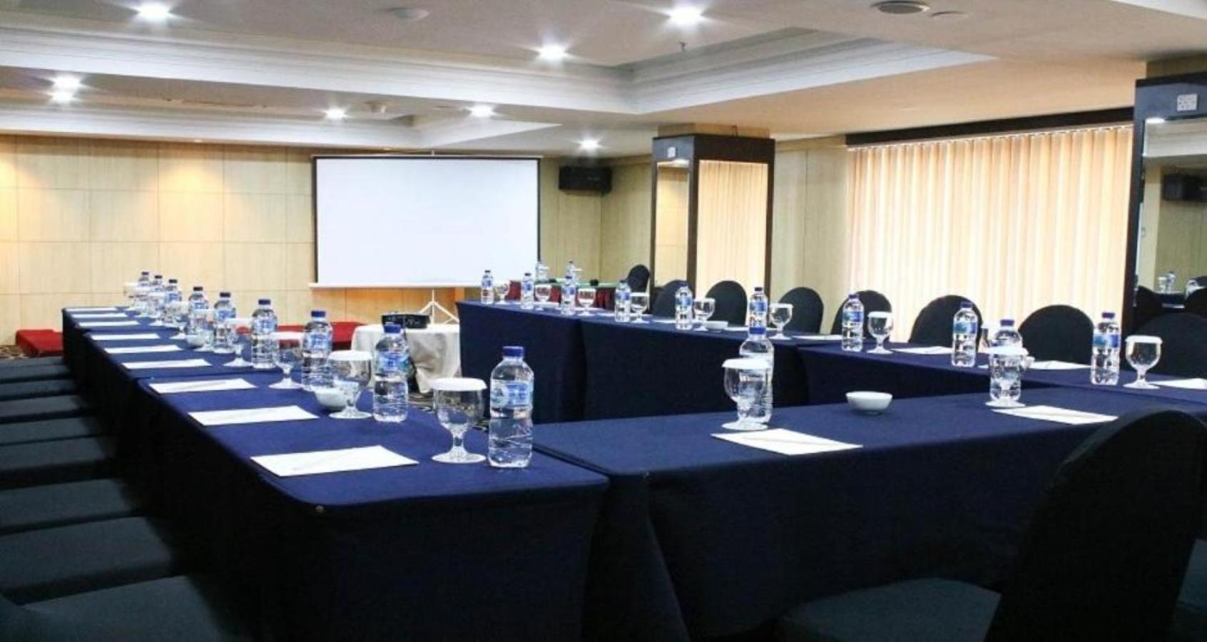 נגויה Beverly Hotel Batam מראה חיצוני תמונה